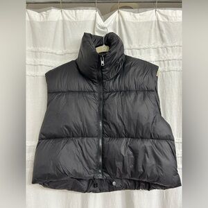 Amazon Women's Cropped Black Puffer Vest, Size Medium